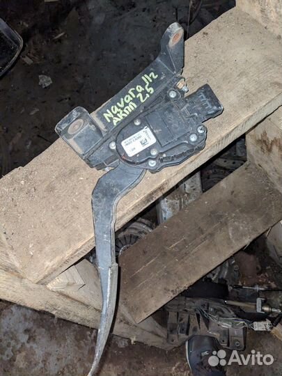 Педаль газа Nissan Navara D40 YD25ddti 18002EA000