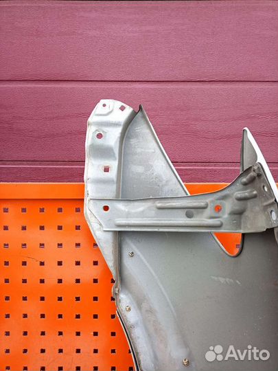 Крыло правое Pontiac Vibe