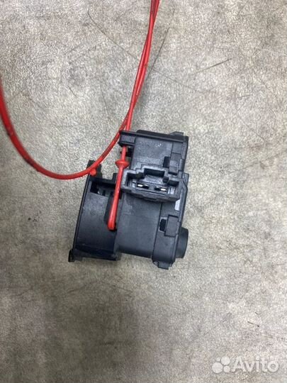 Замок лючка бензобака Audi A4 B8 1.8 cdhb 2010