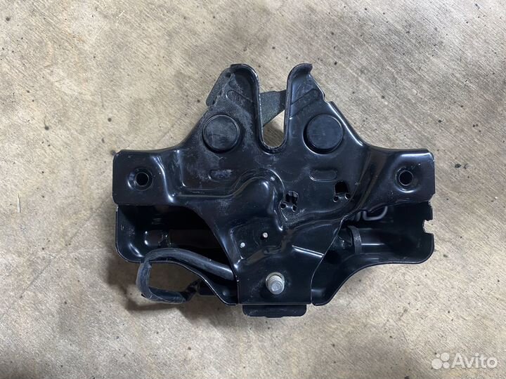 Toyota Land Cruiser 200 замок капота 5351060390