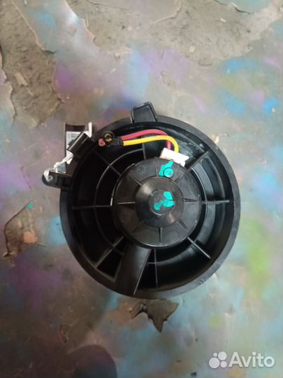 Мотор печки Nissan Serena C25