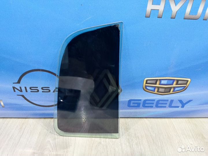 Форточка стекло двери Renault sandero Прав