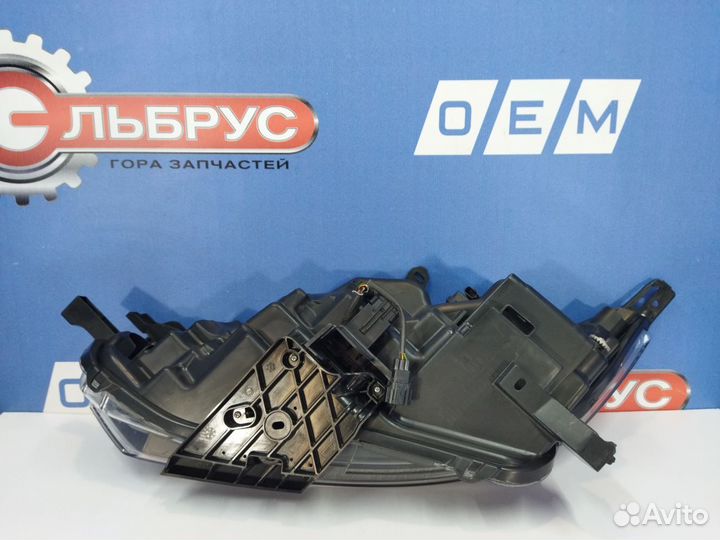 Фара правая Nissan J11