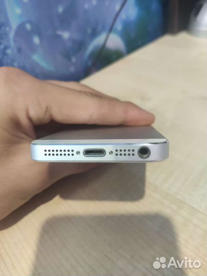 Телефон iPhone 5s