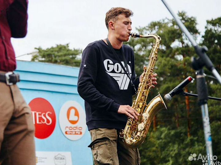 Саксофонист на мероприятие