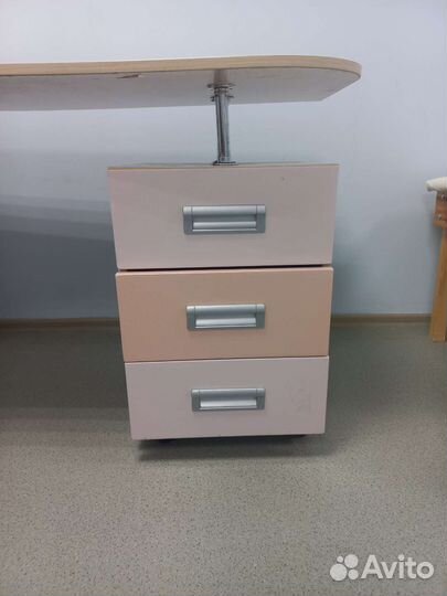 Угловой письменный стол