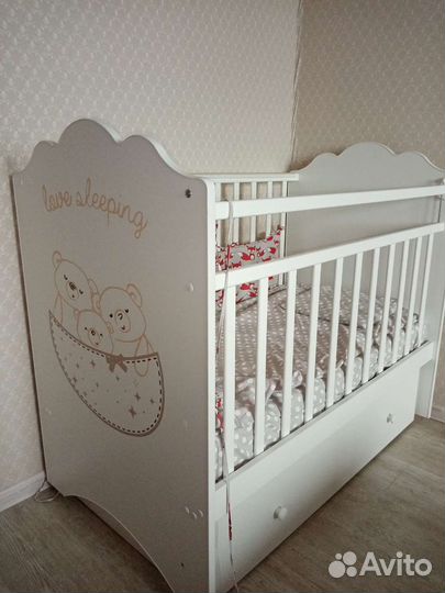 Детская кроватка с поперечным маятником
