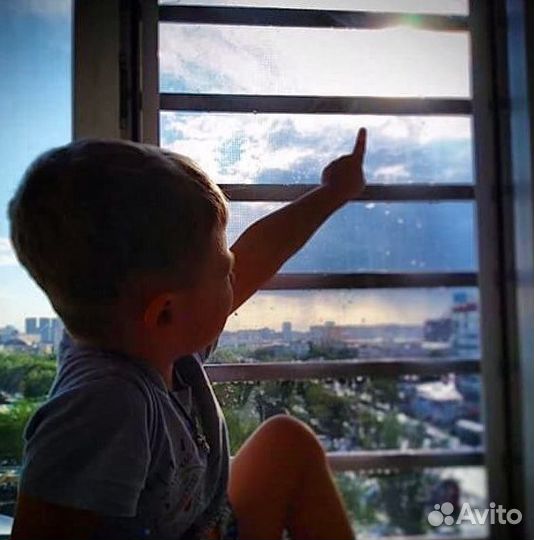 Детские замки на окна для безопасности