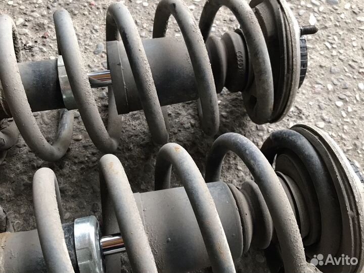 Амартизатор с стойкой