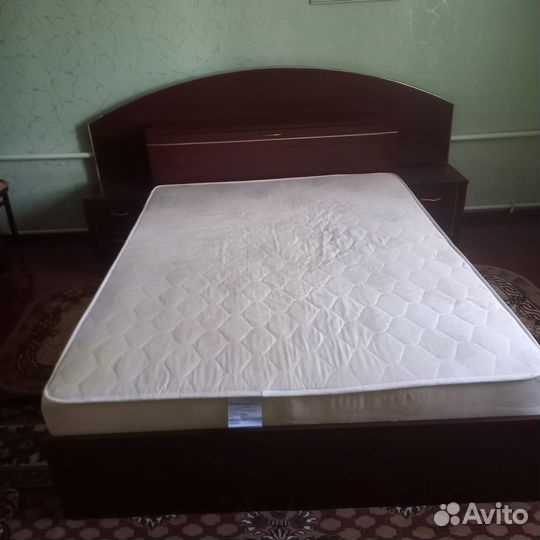 Спальный гарнитур