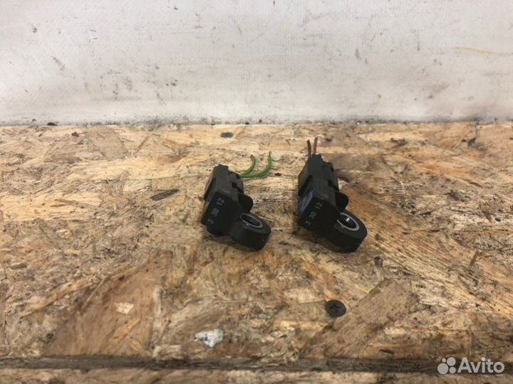 Датчик удара Jaguar Xf 1