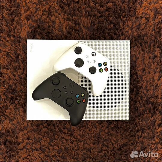 Xbox One s 2 геймпада 1tb