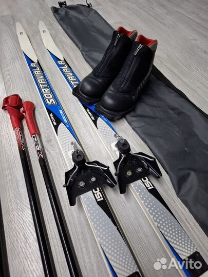 Лыжи детские с ботинками и с набороми палок