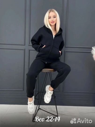 Женский спортивный костюм теплый на флисе