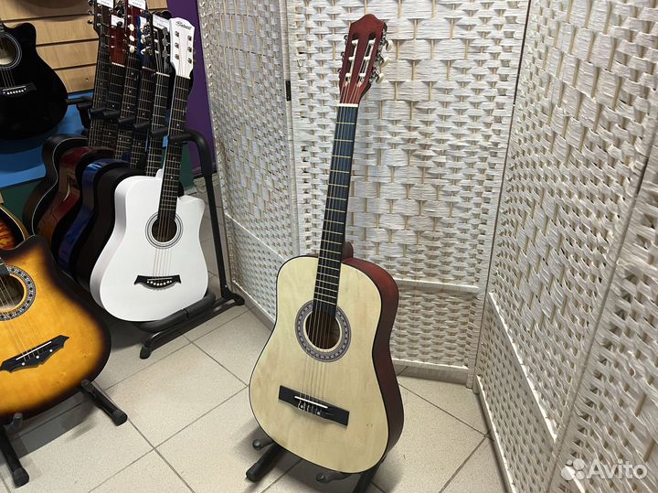Гитара натуральная