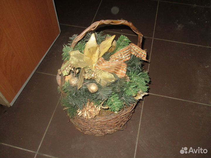 Ель искуственная,Лабрекен. игрушки, корзинка