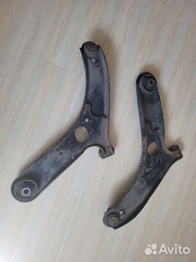 Передний правый рычаг solaris 1