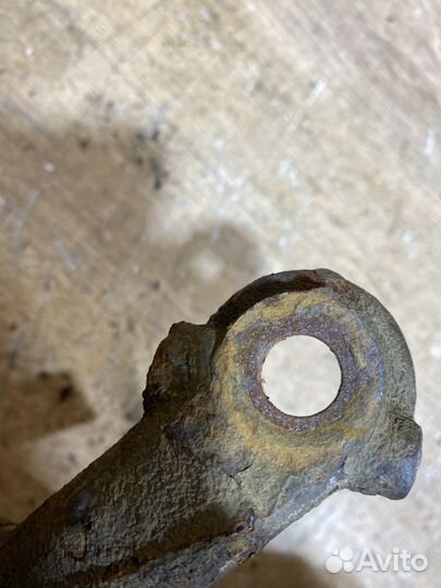 Поворотный кулак левый VW Jetta 5 X13