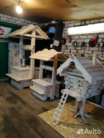 Колодец, избушка, мельница, разные цветочницы и др