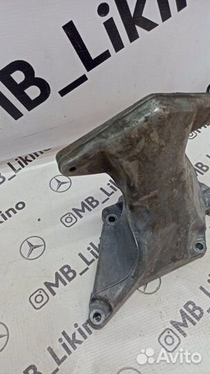 Кронштейн двигателя правый Mercedes M275