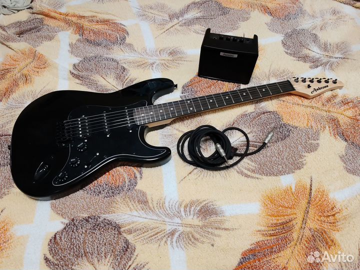 Электрогитара Ashtone ST 200 в полном комплекте