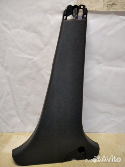 Обшивка стойки правая Renault Logan 2 2014 - Н.в