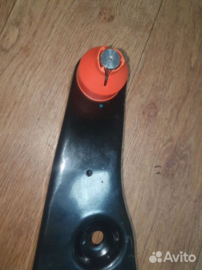 Рычаг передний правый Нижний Mitsubishi Lanser 9