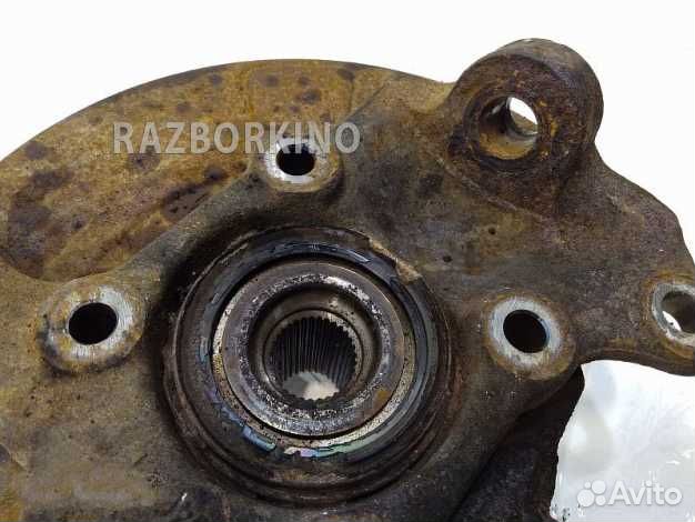 Кулак передний правый