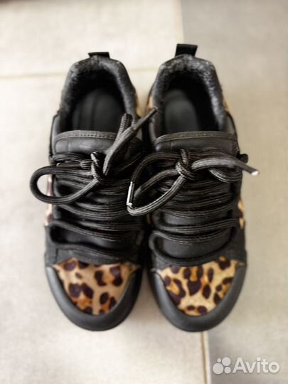 Кроссовки женские