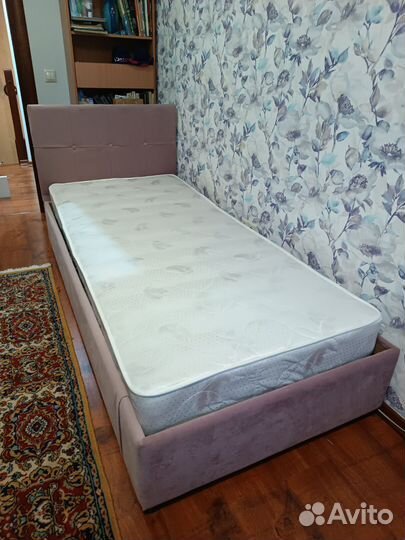 Кровать односпальная с матрасом