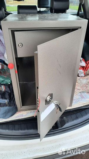 Сейф металлический