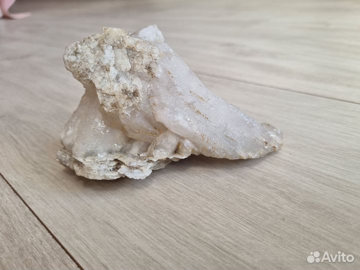 Кварц со вторичной генерацией посеченый