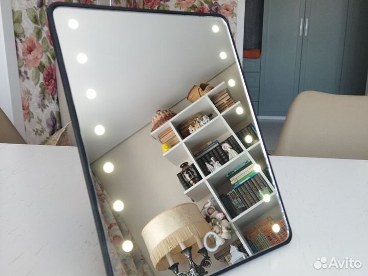 Зеркало с подсветкой настольное