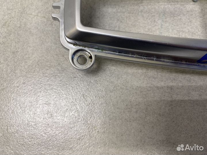 Кнопка стояночного тормоза