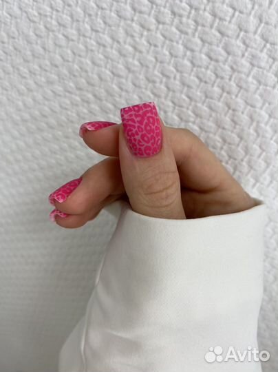 Бесплатно модель на маникюр