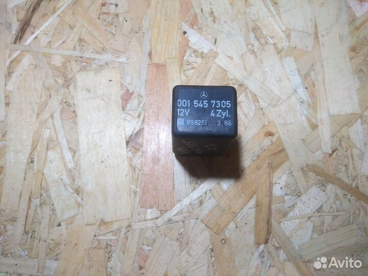 Реле холостого хода W124