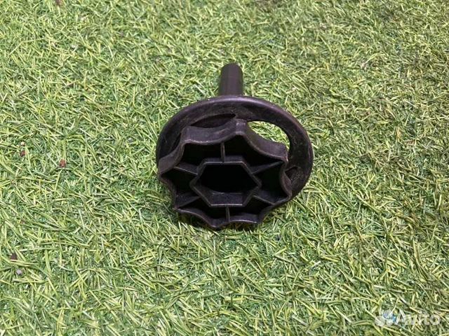 Болт крепления запасного колеса Nissan Almera G15