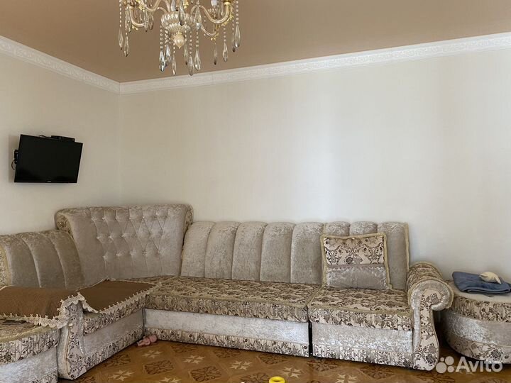 Диван угловой и кресло