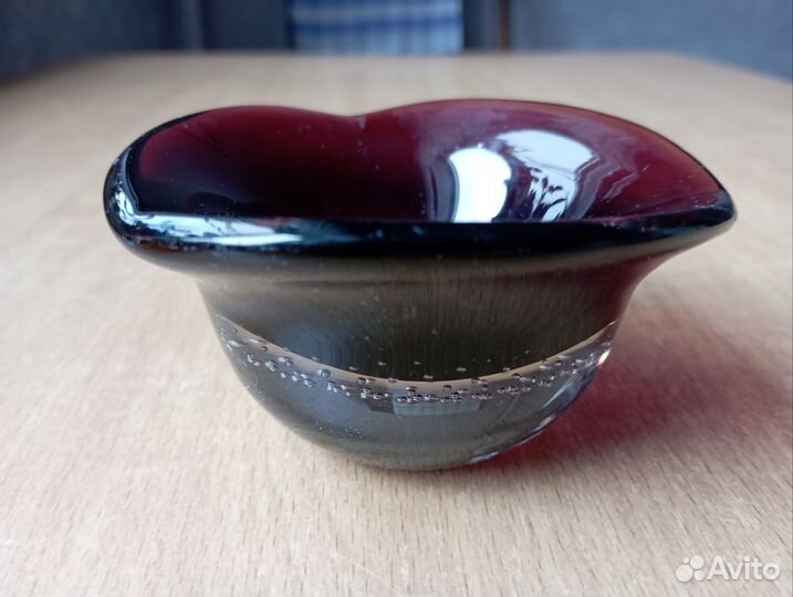 Стеклянная пепельница