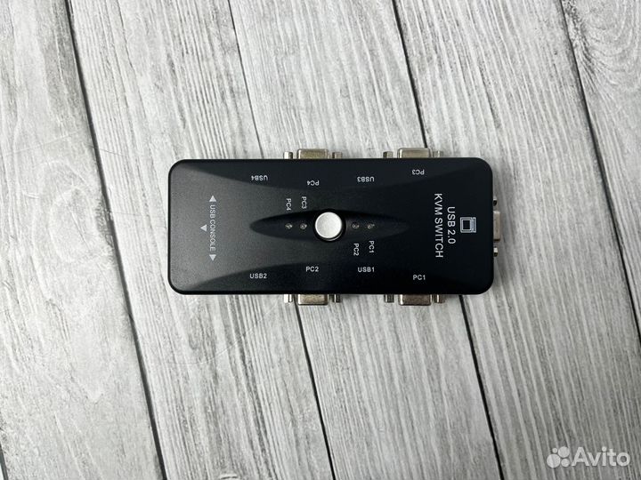 4-портовый переключатель KVM с портами USB