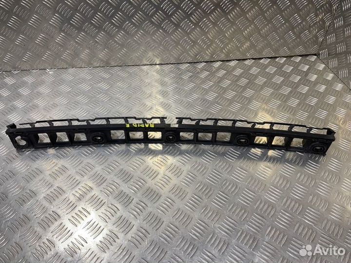 Кронштейн бампера задний Skoda Rapid CZC 2018