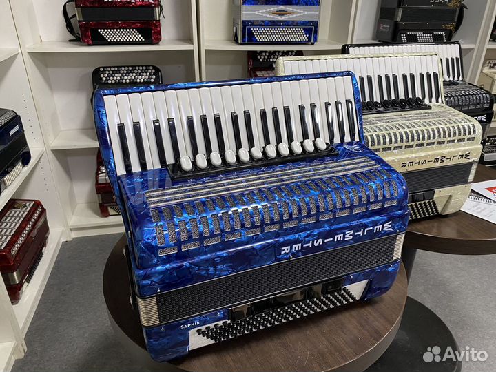 Аккордеон Weltmeister Saphir
