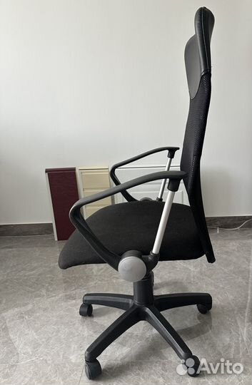 Офисное кресло