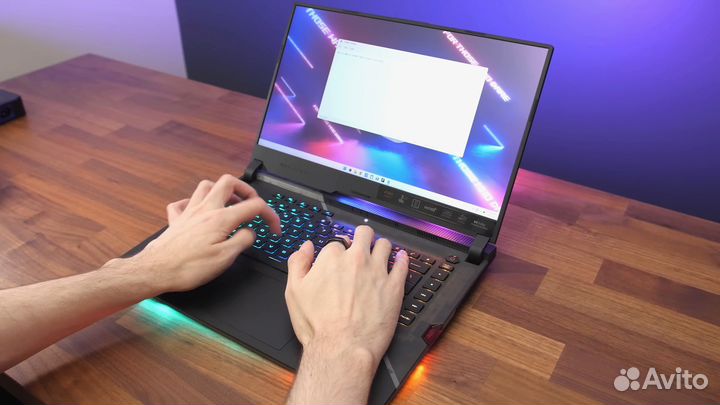 Asus Strix Scar 15 RTX 3060 / R7 5800H / 300Hz