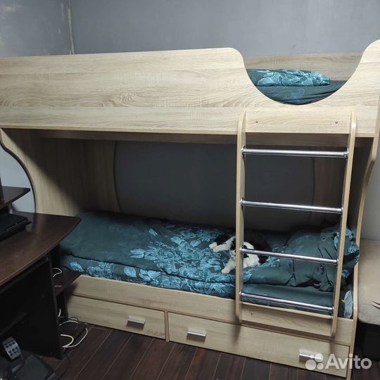 Двухъярусная кровать