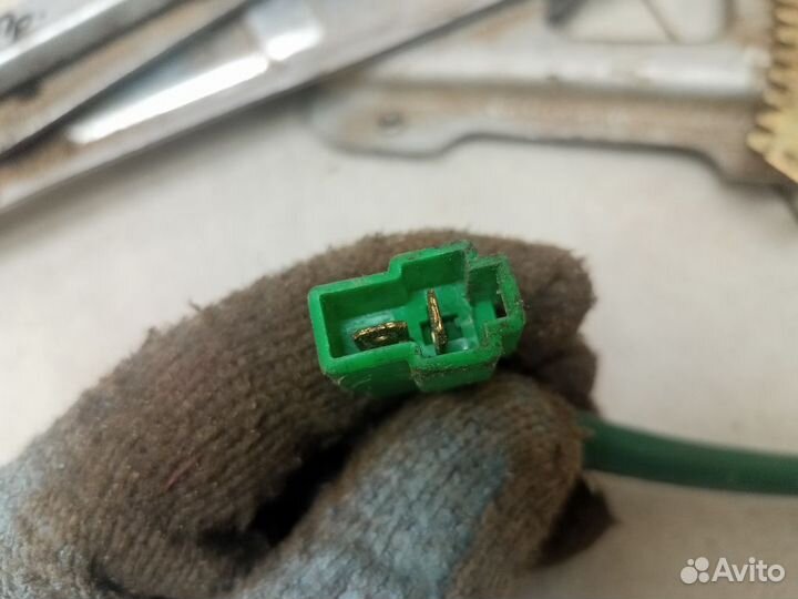 Стеклоподъемник электрический передний правый 6122