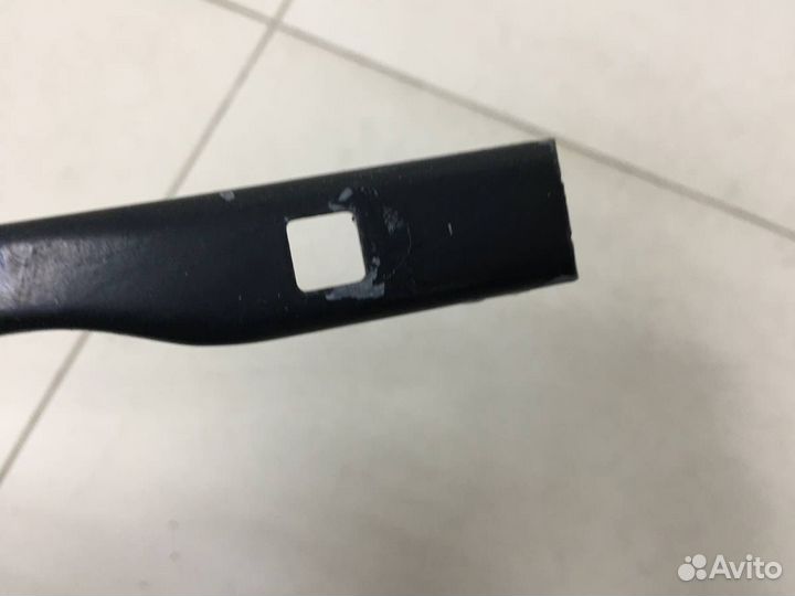 Поводок стеклоочистителя передний левый Volkswagen