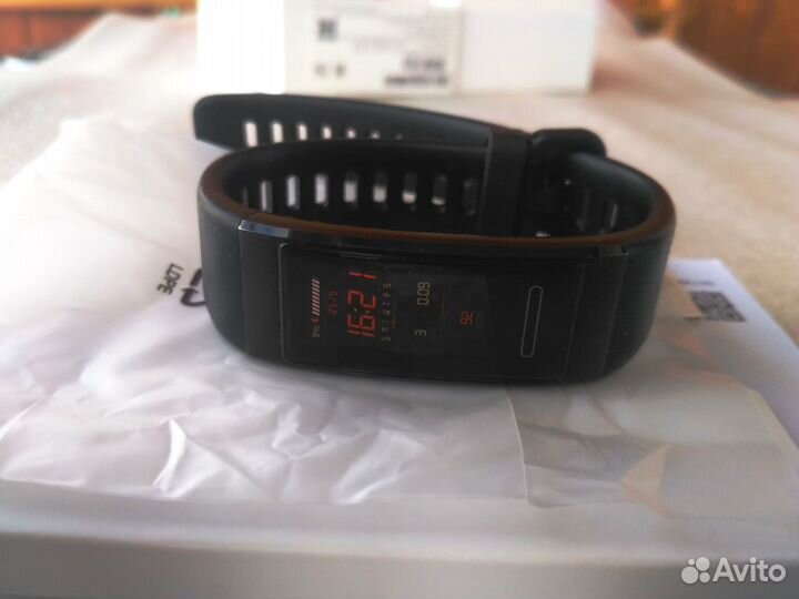 Фитнес браслет huawei Band 4 Pro
