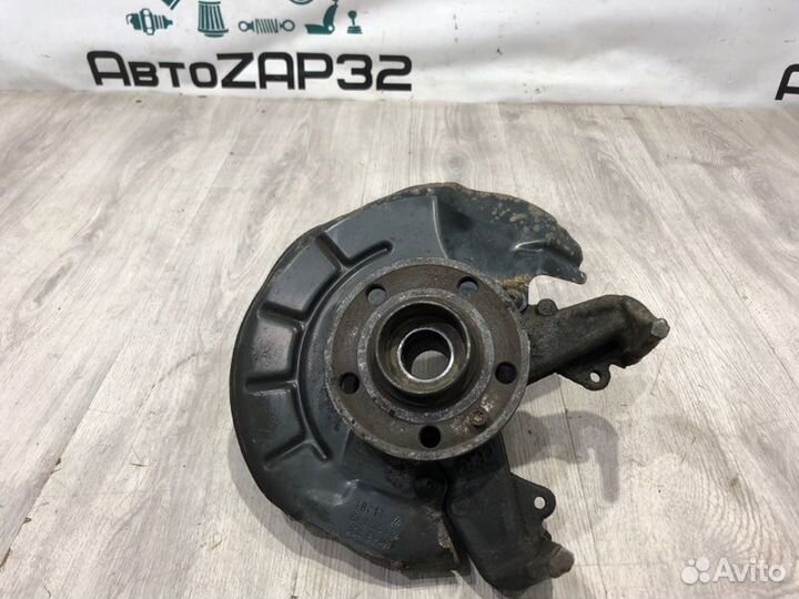 Кулак поворотный передний правый Volkswagen Polo 5