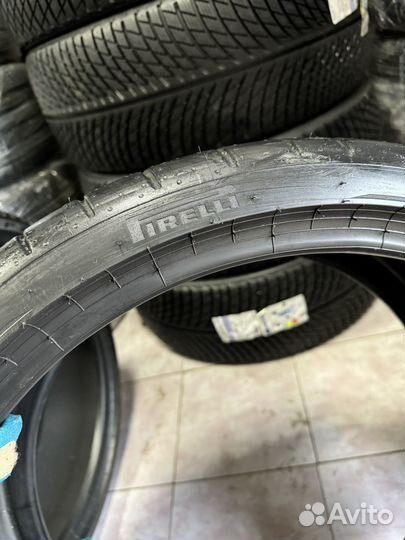 Pirelli P Zero PZ4 285/30 R21